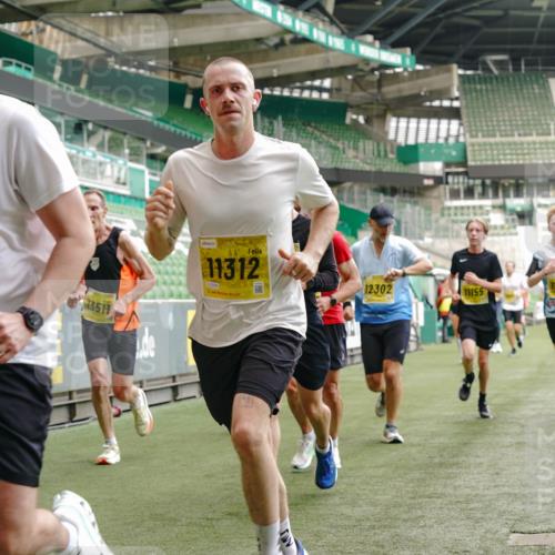 13.09.2026 - 21. swb-Marathon Bremen Michael Burmester http://msf.ph/oto/10437601 13.09.2026 10:26:41 Laufen im Stadion 10096, 10142, 10143, 10172, 10210, 10214, 10228, 10231, 10269, 10289, 10310, 10312, 10318, 10319, 10342, 10346, 10352, 10398, 10436, 10445, 10447, 10454, 10464, 10489, 10504, 10514, 10536, 10541, 10566, 10583, 10628, 10638, 10735, 10742, 10744, 10806, 10807, 10866, 10873, 10897, 10898, 10956, 10987, 10988, 10992, 11015, 11019, 11020, 11060, 11063, 11088, 11108, 11110, 11130, 11135, 11148, 11155, 11187, 11193, 11199, 11209, 11232, 11279, 11312, 11447 meine-sportfotos.de
