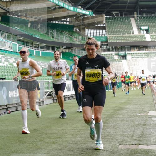 13.09.2026 - 21. swb-Marathon Bremen Michael Burmester http://msf.ph/oto/10437876 13.09.2026 10:26:47 Laufen im Stadion 10096, 10142, 10172, 10210, 10214, 10228, 10231, 10269, 10289, 10310, 10312, 10318, 10319, 10342, 10346, 10352, 10398, 10436, 10445, 10447, 10454, 10464, 10489, 10504, 10514, 10536, 10541, 10566, 10583, 10628, 10638, 10735, 10742, 10744, 10806, 10807, 10866, 10873, 10897, 10898, 10956, 10987, 10988, 10992, 11015, 11019, 11020, 11060, 11063, 11088, 11108, 11110, 11130, 11135, 11148, 11155, 11187, 11193, 11199, 11209, 11232, 11279, 11312, 11447 meine-sportfotos.de