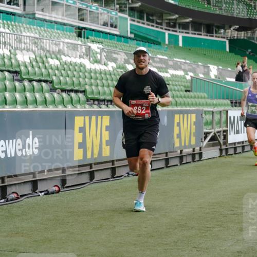 13.09.2026 - 21. swb-Marathon Bremen Michael Burmester http://msf.ph/oto/10437895 13.09.2026 12:40:21 Laufen im Stadion 126, 371, 453, 603, 640, 650, 671, 735, 744, 807, 862, 912, 957, 1136, 1336, 1379, 1381, 1508, 1540, 1571, 1576, 1614, 1717, 1751, 1758, 1795, 1800, 1852, 1860, 1901, 1930, 1950, 2049, 2099, 3744, 4381, 4936, 5912, 6201, 6630, 7118, 7671, 8467, 9329, 9630, 10034, 13080, 13224, 365, 466, 658, 850, 1090, 1288, 1385, 1485, 1583, 1754, 1993, 2073, 2585, 3617, 7244, 7692, 7768, 8075, 8729, 13033 meine-sportfotos.de
