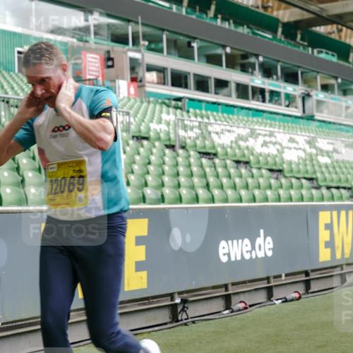 13.09.2026 - 21. swb-Marathon Bremen Michael Burmester http://msf.ph/oto/10438056 13.09.2026 10:26:51 Laufen im Stadion 10096, 10142, 10172, 10210, 10214, 10228, 10231, 10269, 10289, 10310, 10312, 10318, 10319, 10342, 10346, 10352, 10398, 10436, 10445, 10447, 10454, 10464, 10489, 10504, 10514, 10536, 10541, 10566, 10583, 10628, 10638, 10735, 10742, 10744, 10806, 10807, 10860, 10866, 10873, 10897, 10898, 10956, 10987, 10992, 11015, 11019, 11020, 11060, 11063, 11088, 11108, 11110, 11130, 11135, 11148, 11155, 11187, 11193, 11199, 11209, 11232, 11279, 11312, 11447 meine-sportfotos.de