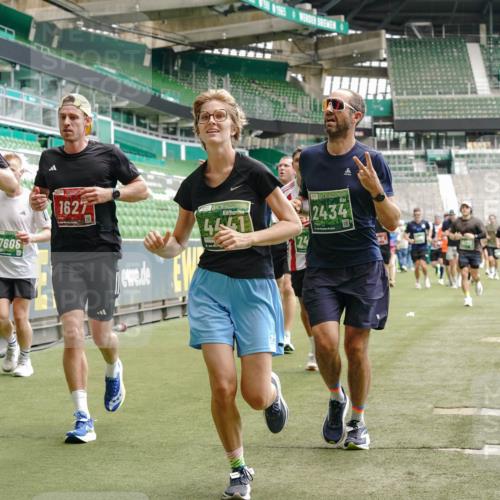 13.09.2026 - 21. swb-Marathon Bremen Michael Burmester http://msf.ph/oto/10438686 13.09.2026 13:06:17 Laufen im Stadion 109, 217, 244, 287, 303, 310, 323, 372, 394, 430, 454, 536, 578, 613, 647, 716, 784, 831, 891, 900, 922, 1073, 1083, 1205, 1243, 1274, 1307, 1308, 1365, 1369, 1380, 1437, 1533, 1545, 1574, 1581, 1627, 1656, 1780, 1823, 1848, 1871, 1909, 1914, 1932, 1941, 2023, 2076, 2089, 2090, 2126, 2241, 2244, 2265, 2275, 2301, 2310, 2355, 2356, 2393, 2440, 2464, 2602, 2699, 2707, 2721, 2723, 2742, 2764, 2818, 2902, 2959, 2985, 3030, 3115, 3278, 3320, 3343, 3444, 3485 meine-sportfotos.de