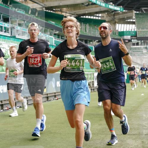 13.09.2026 - 21. swb-Marathon Bremen Michael Burmester http://msf.ph/oto/10438746 13.09.2026 13:06:17 Laufen im Stadion 109, 217, 244, 287, 303, 310, 323, 372, 394, 430, 454, 536, 578, 613, 647, 716, 784, 831, 891, 900, 922, 1073, 1083, 1205, 1243, 1274, 1307, 1308, 1365, 1369, 1380, 1437, 1533, 1545, 1574, 1581, 1627, 1656, 1780, 1823, 1848, 1871, 1909, 1914, 1932, 1941, 2023, 2076, 2089, 2090, 2126, 2241, 2244, 2265, 2275, 2301, 2310, 2355, 2356, 2393, 2440, 2464, 2602, 2699, 2707, 2721, 2723, 2742, 2764, 2818, 2902, 2959, 2985, 3030, 3115, 3278, 3320, 3343, 3444, 3485 meine-sportfotos.de