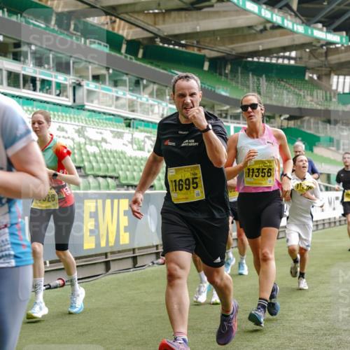 13.09.2026 - 21. swb-Marathon Bremen Michael Burmester http://msf.ph/oto/10438878 13.09.2026 10:27:05 Laufen im Stadion 10096, 10142, 10172, 10210, 10214, 10223, 10228, 10231, 10269, 10289, 10310, 10318, 10319, 10342, 10352, 10398, 10436, 10445, 10447, 10454, 10464, 10489, 10504, 10514, 10536, 10541, 10566, 10583, 10628, 10638, 10735, 10742, 10744, 10806, 10807, 10846, 10860, 10866, 10873, 10897, 10898, 10956, 10987, 10992, 11015, 11019, 11060, 11063, 11076, 11088, 11110, 11111, 11130, 11135, 11148, 11155, 11187, 11193, 11199, 11209, 11232, 11279 meine-sportfotos.de