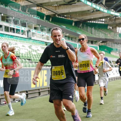 13.09.2026 - 21. swb-Marathon Bremen Michael Burmester http://msf.ph/oto/10438918 13.09.2026 10:27:05 Laufen im Stadion 10096, 10142, 10172, 10210, 10214, 10223, 10228, 10231, 10269, 10289, 10310, 10318, 10319, 10342, 10352, 10398, 10436, 10445, 10447, 10454, 10464, 10489, 10504, 10514, 10536, 10541, 10566, 10583, 10628, 10638, 10735, 10742, 10744, 10806, 10807, 10846, 10860, 10866, 10873, 10897, 10898, 10956, 10987, 10992, 11015, 11019, 11060, 11063, 11076, 11088, 11110, 11111, 11130, 11135, 11148, 11155, 11187, 11193, 11199, 11209, 11232, 11279 meine-sportfotos.de