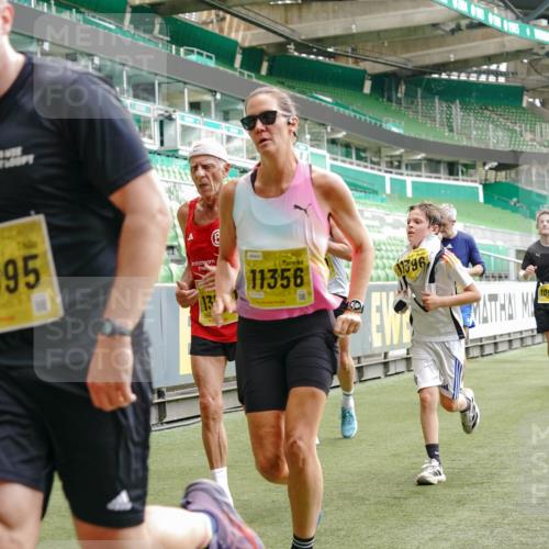 13.09.2026 - 21. swb-Marathon Bremen Michael Burmester http://msf.ph/oto/10438938 13.09.2026 10:27:06 Laufen im Stadion 10096, 10142, 10172, 10210, 10214, 10223, 10228, 10231, 10269, 10289, 10310, 10318, 10319, 10342, 10352, 10398, 10436, 10445, 10447, 10454, 10464, 10489, 10504, 10514, 10536, 10541, 10566, 10583, 10628, 10638, 10735, 10742, 10744, 10806, 10807, 10846, 10860, 10866, 10873, 10897, 10898, 10956, 10987, 10992, 11015, 11019, 11060, 11063, 11076, 11088, 11110, 11111, 11130, 11135, 11148, 11155, 11187, 11193, 11199, 11209, 11232, 11279 meine-sportfotos.de