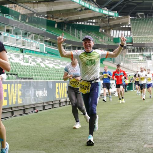 13.09.2026 - 21. swb-Marathon Bremen Michael Burmester http://msf.ph/oto/10439162 13.09.2026 10:27:09 Laufen im Stadion 10096, 10142, 10172, 10210, 10214, 10223, 10228, 10231, 10269, 10289, 10293, 10310, 10318, 10319, 10342, 10352, 10393, 10398, 10436, 10445, 10447, 10454, 10464, 10489, 10504, 10514, 10536, 10541, 10566, 10583, 10628, 10638, 10735, 10744, 10806, 10807, 10846, 10860, 10866, 10873, 10897, 10898, 10917, 10956, 10987, 10992, 11015, 11019, 11060, 11063, 11076, 11088, 11110, 11111, 11130, 11135, 11148, 11155, 11187, 11193, 11199, 11209, 11232, 11279 meine-sportfotos.de