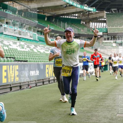 13.09.2026 - 21. swb-Marathon Bremen Michael Burmester http://msf.ph/oto/10439184 13.09.2026 10:27:09 Laufen im Stadion 10096, 10142, 10172, 10210, 10214, 10223, 10228, 10231, 10269, 10289, 10293, 10310, 10318, 10319, 10342, 10352, 10393, 10398, 10436, 10445, 10447, 10454, 10464, 10489, 10504, 10514, 10536, 10541, 10566, 10583, 10628, 10638, 10735, 10744, 10806, 10807, 10846, 10860, 10866, 10873, 10897, 10898, 10917, 10956, 10987, 10992, 11015, 11019, 11060, 11063, 11076, 11088, 11110, 11111, 11130, 11135, 11148, 11155, 11187, 11193, 11199, 11209, 11232, 11279 meine-sportfotos.de