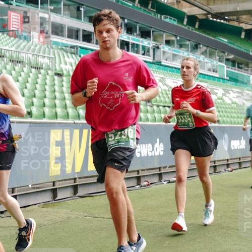 13.09.2026 - 21. swb-Marathon Bremen Michael Burmester http://msf.ph/oto/10439504 13.09.2026 13:06:31 Laufen im Stadion 109, 132, 156, 217, 244, 287, 303, 310, 323, 372, 394, 430, 454, 536, 578, 613, 647, 716, 784, 831, 834, 891, 900, 922, 1073, 1083, 1205, 1243, 1274, 1308, 1365, 1369, 1380, 1437, 1533, 1545, 1574, 1581, 1823, 1848, 1871, 1909, 1926, 1938, 2076, 2089, 2090, 2219, 2241, 2244, 2265, 2275, 2301, 2310, 2318, 2355, 2356, 2393, 2440, 2464, 2602, 2699, 2707, 2721, 2731, 2742, 2764, 2818, 2902, 2911, 2960, 2985, 3030, 3115, 3278, 3444, 3485 meine-sportfotos.de