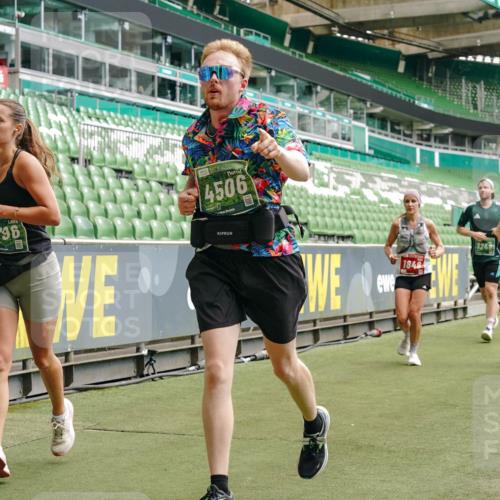 13.09.2026 - 21. swb-Marathon Bremen Michael Burmester http://msf.ph/oto/10439778 13.09.2026 13:06:35 Laufen im Stadion 109, 132, 156, 217, 244, 287, 303, 310, 323, 372, 394, 430, 454, 536, 578, 613, 647, 716, 784, 831, 834, 891, 900, 922, 1073, 1083, 1189, 1205, 1243, 1274, 1308, 1365, 1369, 1380, 1387, 1437, 1533, 1545, 1574, 1581, 1600, 1823, 1841, 1848, 1871, 1909, 1926, 1938, 2070, 2076, 2090, 2219, 2241, 2244, 2265, 2275, 2301, 2310, 2318, 2355, 2356, 2393, 2440, 2464, 2699, 2707, 2721, 2731, 2742, 2764, 2818, 2902, 2911, 2960, 2985, 3030, 3115, 3278, 3444, 3485 meine-sportfotos.de