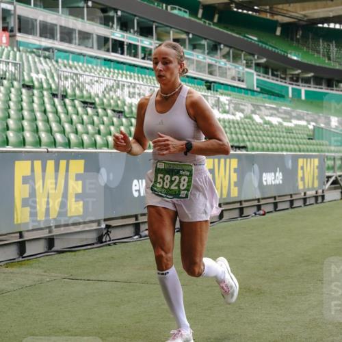 13.09.2026 - 21. swb-Marathon Bremen Michael Burmester http://msf.ph/oto/10439790 13.09.2026 12:41:54 Laufen im Stadion 126, 371, 439, 603, 640, 650, 671, 735, 744, 912, 957, 1009, 1136, 1336, 1381, 1411, 1571, 1614, 1619, 1667, 1712, 1797, 1822, 1850, 1860, 1862, 1930, 2094, 2207, 2986, 3368, 3624, 4399, 4795, 4847, 4936, 5672, 5828, 6198, 6201, 6264, 6929, 6991, 7141, 8065, 8311, 8383, 8394, 9065, 9120, 9329, 277, 346, 466, 658, 895, 901, 1090, 1118, 1248, 1320, 1323, 1472, 1576, 1587, 1604, 1717, 1751, 1754, 1758, 1911, 2141, 2352, 2585, 2670, 3080, 3606, 5160, 5163, 5912 meine-sportfotos.de