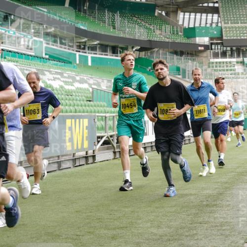 13.09.2026 - 21. swb-Marathon Bremen Michael Burmester http://msf.ph/oto/10440206 13.09.2026 10:27:32 Laufen im Stadion 10096, 10142, 10172, 10189, 10210, 10214, 10223, 10228, 10231, 10269, 10270, 10289, 10293, 10310, 10318, 10319, 10329, 10352, 10393, 10436, 10445, 10447, 10464, 10489, 10504, 10508, 10514, 10536, 10541, 10566, 10583, 10594, 10628, 10638, 10735, 10744, 10770, 10807, 10814, 10846, 10860, 10866, 10873, 10897, 10898, 10917, 10956, 10992, 11015, 11060, 11063, 11076, 11092, 11110, 11111, 11130, 11135, 11148, 11155, 11193, 11199, 11209, 11232, 11279 meine-sportfotos.de