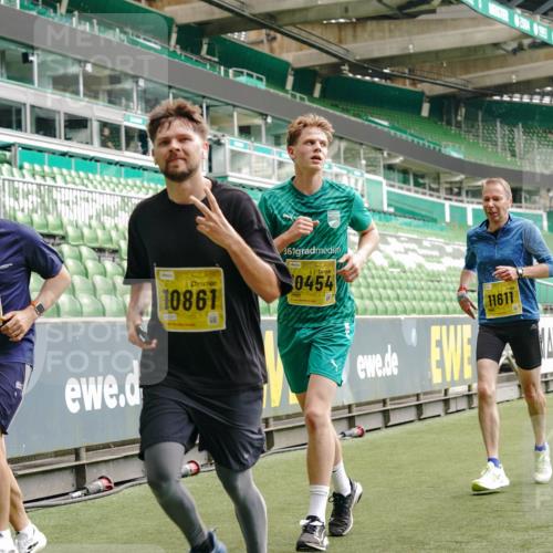 13.09.2026 - 21. swb-Marathon Bremen Michael Burmester http://msf.ph/oto/10440320 13.09.2026 10:27:34 Laufen im Stadion 10096, 10142, 10172, 10189, 10210, 10214, 10223, 10228, 10231, 10269, 10270, 10289, 10293, 10310, 10318, 10319, 10329, 10352, 10393, 10436, 10445, 10447, 10464, 10489, 10504, 10508, 10514, 10536, 10541, 10566, 10583, 10594, 10628, 10638, 10735, 10744, 10770, 10807, 10814, 10846, 10860, 10866, 10873, 10897, 10898, 10917, 10956, 10992, 11015, 11060, 11063, 11076, 11092, 11110, 11111, 11130, 11135, 11148, 11155, 11193, 11199, 11209, 11232, 11279 meine-sportfotos.de