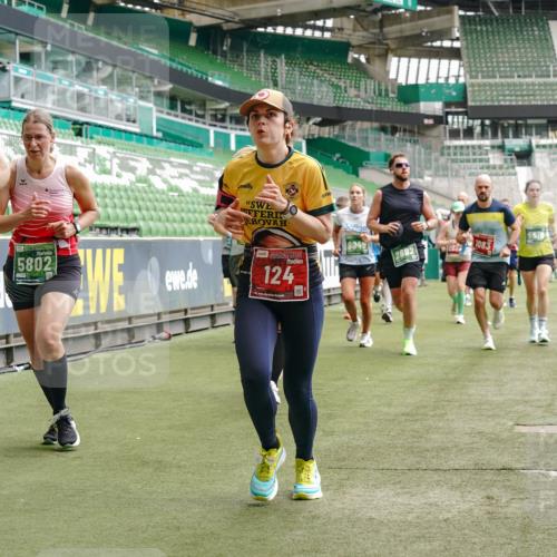 13.09.2026 - 21. swb-Marathon Bremen Michael Burmester http://msf.ph/oto/10440327 13.09.2026 13:06:45 Laufen im Stadion 109, 132, 156, 217, 244, 287, 303, 310, 372, 394, 430, 454, 489, 578, 607, 613, 682, 716, 784, 831, 834, 846, 891, 900, 922, 1083, 1189, 1205, 1274, 1308, 1365, 1369, 1380, 1387, 1437, 1533, 1545, 1574, 1581, 1600, 1823, 1841, 1848, 1854, 1871, 1909, 1926, 1938, 2070, 2076, 2090, 2219, 2241, 2244, 2265, 2275, 2283, 2301, 2310, 2318, 2355, 2356, 2393, 2440, 2464, 2699, 2707, 2721, 2731, 2755, 2818, 2902, 2911, 2960, 3115, 3278, 3444, 3485 meine-sportfotos.de