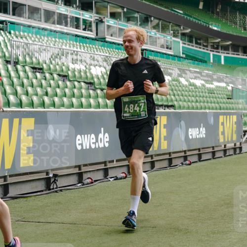 13.09.2026 - 21. swb-Marathon Bremen Michael Burmester http://msf.ph/oto/10440352 13.09.2026 12:42:13 Laufen im Stadion 371, 439, 650, 744, 749, 957, 1009, 1223, 1224, 1336, 1381, 1411, 1614, 1619, 1667, 1712, 1745, 1797, 1822, 1850, 1862, 1879, 2094, 2207, 2651, 2986, 3368, 3624, 4399, 4795, 4847, 4936, 5672, 5828, 6198, 6264, 6929, 6991, 7141, 8065, 8311, 8383, 8394, 8994, 9065, 9120, 9533, 277, 346, 807, 895, 901, 1090, 1118, 1248, 1320, 1323, 1472, 1576, 1587, 1604, 1717, 1751, 1758, 1911, 2141, 2352, 2670, 3080, 3606, 5160, 5163, 5912 meine-sportfotos.de