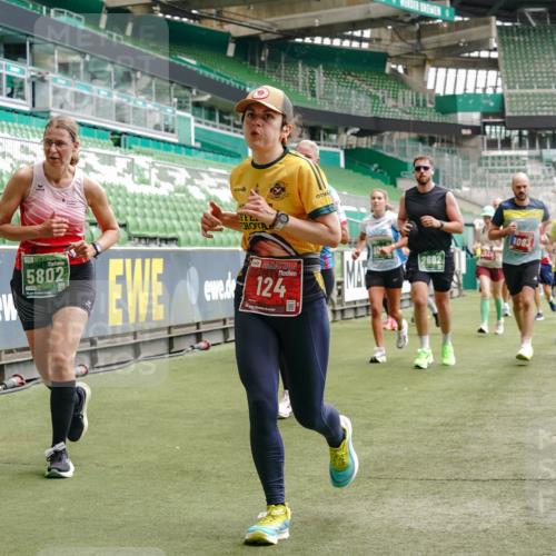 13.09.2026 - 21. swb-Marathon Bremen Michael Burmester http://msf.ph/oto/10440363 13.09.2026 13:06:45 Laufen im Stadion 109, 132, 156, 217, 244, 287, 303, 310, 372, 394, 430, 454, 489, 578, 607, 613, 682, 716, 784, 831, 834, 846, 891, 900, 922, 1083, 1189, 1205, 1274, 1308, 1365, 1369, 1380, 1387, 1437, 1533, 1545, 1574, 1581, 1600, 1823, 1841, 1848, 1854, 1871, 1909, 1926, 1938, 2070, 2076, 2090, 2219, 2241, 2244, 2265, 2275, 2283, 2301, 2310, 2318, 2355, 2356, 2393, 2440, 2464, 2699, 2707, 2721, 2731, 2755, 2818, 2902, 2911, 2960, 3115, 3278, 3444, 3485 meine-sportfotos.de
