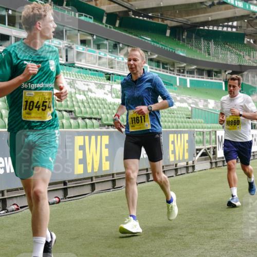 13.09.2026 - 21. swb-Marathon Bremen Michael Burmester http://msf.ph/oto/10440371 13.09.2026 10:27:34 Laufen im Stadion 10096, 10142, 10172, 10189, 10210, 10214, 10223, 10228, 10231, 10269, 10270, 10289, 10293, 10310, 10318, 10319, 10329, 10352, 10393, 10436, 10445, 10447, 10464, 10489, 10504, 10508, 10514, 10536, 10541, 10566, 10583, 10594, 10628, 10638, 10735, 10744, 10770, 10807, 10814, 10846, 10860, 10866, 10873, 10897, 10898, 10917, 10956, 10992, 11015, 11060, 11063, 11076, 11092, 11110, 11111, 11130, 11135, 11148, 11155, 11193, 11199, 11209, 11232, 11279 meine-sportfotos.de