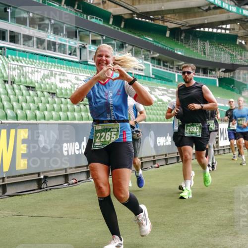 13.09.2026 - 21. swb-Marathon Bremen Michael Burmester http://msf.ph/oto/10440484 13.09.2026 13:06:47 Laufen im Stadion 109, 132, 156, 217, 244, 287, 303, 310, 372, 394, 430, 454, 489, 578, 607, 613, 682, 716, 784, 831, 834, 846, 891, 900, 922, 1083, 1189, 1205, 1274, 1365, 1369, 1380, 1387, 1437, 1533, 1545, 1574, 1581, 1600, 1823, 1841, 1848, 1854, 1871, 1909, 1926, 1938, 2070, 2076, 2090, 2219, 2244, 2265, 2275, 2283, 2310, 2318, 2355, 2356, 2393, 2440, 2464, 2699, 2707, 2721, 2731, 2755, 2818, 2902, 2911, 2960, 3115, 3444, 3485 meine-sportfotos.de