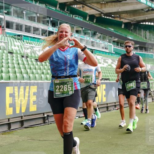 13.09.2026 - 21. swb-Marathon Bremen Michael Burmester http://msf.ph/oto/10440544 13.09.2026 13:06:47 Laufen im Stadion 109, 132, 156, 217, 244, 287, 303, 310, 372, 394, 430, 454, 489, 578, 607, 613, 682, 716, 784, 831, 834, 846, 891, 900, 922, 1083, 1189, 1205, 1274, 1365, 1369, 1380, 1387, 1437, 1533, 1545, 1574, 1581, 1600, 1823, 1841, 1848, 1854, 1871, 1909, 1926, 1938, 2070, 2076, 2090, 2219, 2244, 2265, 2275, 2283, 2310, 2318, 2355, 2356, 2393, 2440, 2464, 2699, 2707, 2721, 2731, 2755, 2818, 2902, 2911, 2960, 3115, 3444, 3485 meine-sportfotos.de