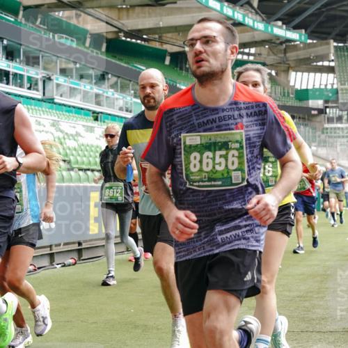13.09.2026 - 21. swb-Marathon Bremen Michael Burmester http://msf.ph/oto/10440622 13.09.2026 13:06:49 Laufen im Stadion 109, 132, 156, 217, 244, 287, 303, 310, 372, 394, 430, 454, 489, 578, 607, 613, 682, 716, 784, 831, 834, 846, 891, 900, 922, 1083, 1173, 1189, 1205, 1274, 1365, 1369, 1380, 1387, 1437, 1532, 1533, 1545, 1574, 1581, 1600, 1823, 1841, 1848, 1854, 1871, 1909, 1926, 1938, 2070, 2076, 2090, 2219, 2244, 2265, 2275, 2283, 2310, 2318, 2355, 2356, 2393, 2440, 2464, 2699, 2707, 2721, 2731, 2755, 2818, 2902, 2911, 2949, 2960, 3115, 3444, 3485 meine-sportfotos.de