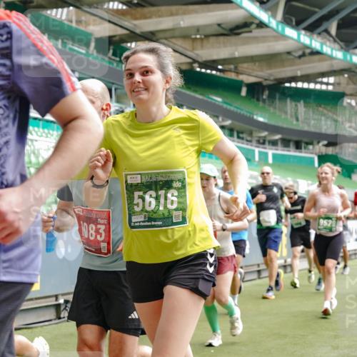 13.09.2026 - 21. swb-Marathon Bremen Michael Burmester http://msf.ph/oto/10440642 13.09.2026 13:06:49 Laufen im Stadion 109, 132, 156, 217, 244, 287, 303, 310, 372, 394, 430, 454, 489, 578, 607, 613, 682, 716, 784, 831, 834, 846, 891, 900, 922, 1083, 1173, 1189, 1205, 1274, 1365, 1369, 1380, 1387, 1437, 1532, 1533, 1545, 1574, 1581, 1600, 1823, 1841, 1848, 1854, 1871, 1909, 1926, 1938, 2070, 2076, 2090, 2219, 2244, 2265, 2275, 2283, 2310, 2318, 2355, 2356, 2393, 2440, 2464, 2699, 2707, 2721, 2731, 2755, 2818, 2902, 2911, 2949, 2960, 3115, 3444, 3485 meine-sportfotos.de