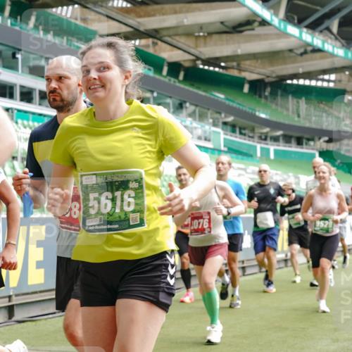 13.09.2026 - 21. swb-Marathon Bremen Michael Burmester http://msf.ph/oto/10440661 13.09.2026 13:06:49 Laufen im Stadion 109, 132, 156, 217, 244, 287, 303, 310, 372, 394, 430, 454, 489, 578, 607, 613, 682, 716, 784, 831, 834, 846, 891, 900, 922, 1083, 1173, 1189, 1205, 1274, 1365, 1369, 1380, 1387, 1437, 1532, 1533, 1545, 1574, 1581, 1600, 1823, 1841, 1848, 1854, 1871, 1909, 1926, 1938, 2070, 2076, 2090, 2219, 2244, 2265, 2275, 2283, 2310, 2318, 2355, 2356, 2393, 2440, 2464, 2699, 2707, 2721, 2731, 2755, 2818, 2902, 2911, 2949, 2960, 3115, 3444, 3485 meine-sportfotos.de