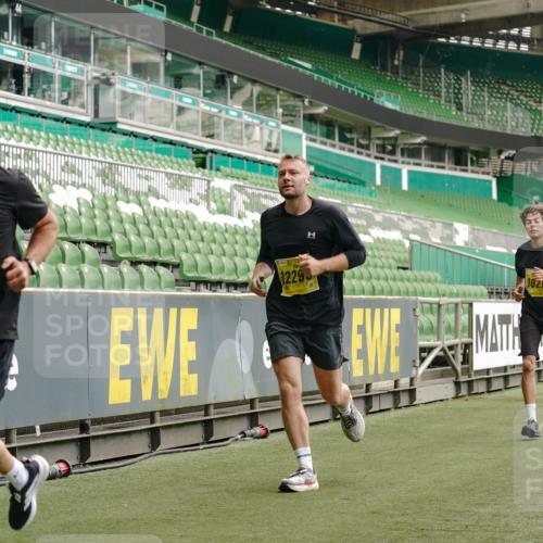13.09.2026 - 21. swb-Marathon Bremen Michael Burmester http://msf.ph/oto/10440790 13.09.2026 10:27:46 Laufen im Stadion 10096, 10142, 10172, 10189, 10214, 10223, 10231, 10269, 10270, 10289, 10293, 10294, 10310, 10316, 10318, 10319, 10329, 10352, 10393, 10436, 10445, 10464, 10489, 10504, 10508, 10514, 10536, 10538, 10541, 10544, 10566, 10583, 10594, 10628, 10638, 10655, 10709, 10744, 10770, 10807, 10814, 10846, 10860, 10873, 10897, 10898, 10917, 10956, 10992, 10993, 11058, 11060, 11063, 11076, 11087, 11092, 11110, 11111, 11130, 11135, 11148, 11170, 11193, 11279 meine-sportfotos.de