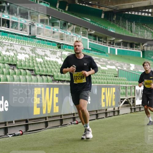 13.09.2026 - 21. swb-Marathon Bremen Michael Burmester http://msf.ph/oto/10440828 13.09.2026 10:27:46 Laufen im Stadion 10096, 10142, 10172, 10189, 10214, 10223, 10231, 10269, 10270, 10289, 10293, 10294, 10310, 10316, 10318, 10319, 10329, 10352, 10393, 10436, 10445, 10464, 10489, 10504, 10508, 10514, 10536, 10538, 10541, 10544, 10566, 10583, 10594, 10628, 10638, 10655, 10709, 10744, 10770, 10807, 10814, 10846, 10860, 10873, 10897, 10898, 10917, 10956, 10992, 10993, 11058, 11060, 11063, 11076, 11087, 11092, 11110, 11111, 11130, 11135, 11148, 11170, 11193, 11279 meine-sportfotos.de