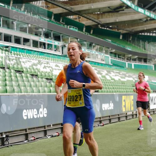 13.09.2026 - 21. swb-Marathon Bremen Michael Burmester http://msf.ph/oto/10441149 13.09.2026 10:27:51 Laufen im Stadion 10096, 10142, 10172, 10189, 10214, 10223, 10231, 10269, 10270, 10289, 10293, 10294, 10310, 10316, 10318, 10319, 10329, 10352, 10393, 10436, 10445, 10464, 10489, 10504, 10508, 10514, 10536, 10538, 10541, 10544, 10566, 10583, 10594, 10628, 10638, 10655, 10709, 10744, 10770, 10807, 10814, 10835, 10846, 10860, 10873, 10897, 10898, 10917, 10956, 10992, 10993, 11058, 11060, 11063, 11076, 11087, 11092, 11110, 11111, 11130, 11135, 11148, 11170, 11193, 11279 meine-sportfotos.de