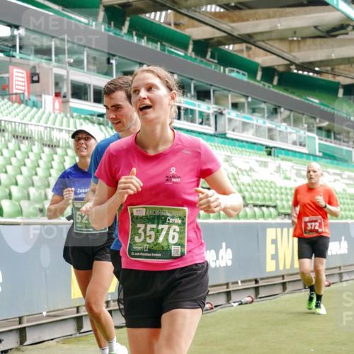 13.09.2026 - 21. swb-Marathon Bremen Michael Burmester http://msf.ph/oto/10441267 13.09.2026 13:06:59 Laufen im Stadion 109, 132, 156, 217, 287, 303, 310, 372, 394, 430, 454, 489, 578, 607, 613, 682, 716, 784, 809, 831, 834, 846, 891, 922, 1083, 1173, 1189, 1205, 1210, 1274, 1322, 1364, 1365, 1369, 1380, 1387, 1437, 1532, 1533, 1545, 1574, 1581, 1600, 1823, 1841, 1848, 1854, 1871, 1909, 1926, 1938, 2070, 2076, 2090, 2219, 2244, 2265, 2275, 2283, 2310, 2318, 2355, 2356, 2393, 2405, 2440, 2464, 2492, 2565, 2699, 2707, 2721, 2731, 2755, 2818, 2902, 2911, 2949, 2960, 3115 meine-sportfotos.de