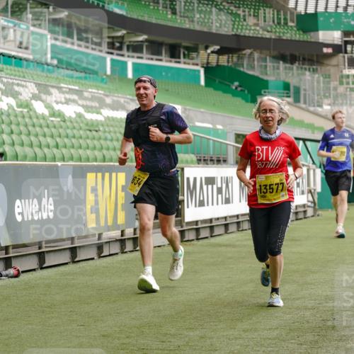 13.09.2026 - 21. swb-Marathon Bremen Michael Burmester http://msf.ph/oto/10441560 13.09.2026 10:28:01 Laufen im Stadion 10096, 10142, 10172, 10189, 10223, 10231, 10267, 10269, 10270, 10289, 10293, 10294, 10310, 10316, 10319, 10329, 10393, 10421, 10464, 10489, 10504, 10508, 10514, 10538, 10541, 10544, 10566, 10583, 10594, 10628, 10638, 10655, 10709, 10739, 10744, 10770, 10807, 10814, 10835, 10846, 10860, 10873, 10897, 10898, 10910, 10917, 10923, 10956, 10992, 10993, 11005, 11035, 11058, 11060, 11063, 11076, 11087, 11092, 11110, 11111, 11130, 11135, 11148, 11170, 11193 meine-sportfotos.de