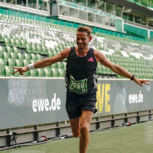 13.09.2026 - 21. swb-Marathon Bremen Michael Burmester http://msf.ph/oto/10441740 13.09.2026 12:43:00 Laufen im Stadion 439, 749, 819, 1009, 1223, 1224, 1562, 1619, 1667, 1712, 1745, 1822, 1850, 1862, 1879, 1921, 2094, 2207, 2651, 2683, 3251, 3368, 3500, 3584, 3624, 3688, 4096, 4847, 5143, 5199, 5316, 5601, 5663, 5672, 5776, 5828, 6264, 6359, 6579, 6929, 6991, 7141, 7170, 7841, 7950, 8311, 8383, 8394, 8689, 8749, 8850, 8994, 9120, 9153, 9200, 9233, 9533, 9849, 277, 453, 807, 862, 901, 1248, 1320, 1323, 1472, 1576, 1587, 1717, 1751, 1758, 1911, 5160, 5163, 5912 meine-sportfotos.de
