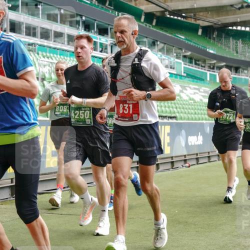 13.09.2026 - 21. swb-Marathon Bremen Michael Burmester http://msf.ph/oto/10442810 13.09.2026 13:07:20 Laufen im Stadion 109, 132, 156, 287, 303, 310, 372, 430, 454, 489, 578, 607, 613, 682, 716, 784, 800, 808, 809, 831, 834, 846, 911, 922, 1083, 1173, 1189, 1205, 1210, 1274, 1322, 1364, 1365, 1369, 1387, 1395, 1437, 1532, 1545, 1574, 1581, 1600, 1823, 1831, 1841, 1848, 1854, 1871, 1909, 1926, 1938, 2003, 2070, 2076, 2090, 2215, 2219, 2275, 2283, 2318, 2355, 2356, 2366, 2393, 2405, 2440, 2492, 2565, 2611, 2699, 2707, 2721, 2731, 2755, 2782, 2802, 2818, 2831, 2866, 2902, 2911, 2949, 2960 meine-sportfotos.de
