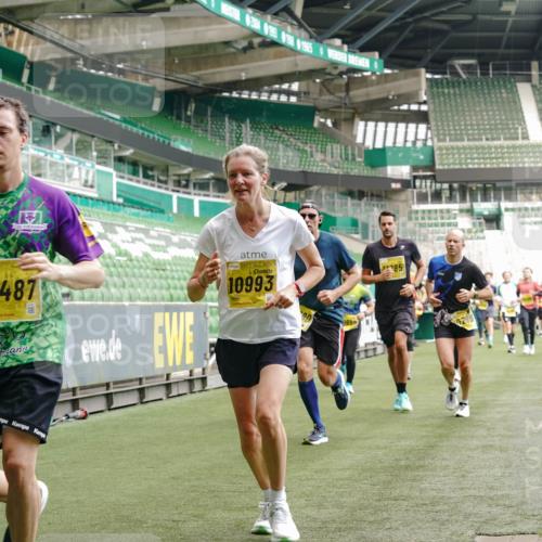 13.09.2026 - 21. swb-Marathon Bremen Michael Burmester http://msf.ph/oto/10442900 13.09.2026 10:28:30 Laufen im Stadion 10142, 10170, 10183, 10189, 10200, 10223, 10267, 10269, 10270, 10293, 10294, 10310, 10316, 10329, 10348, 10393, 10421, 10426, 10489, 10508, 10525, 10538, 10544, 10566, 10594, 10655, 10709, 10739, 10763, 10770, 10814, 10835, 10840, 10846, 10860, 10876, 10897, 10898, 10910, 10917, 10923, 10993, 11005, 11007, 11018, 11035, 11058, 11060, 11076, 11087, 11092, 11110, 11111, 11148, 11170 meine-sportfotos.de