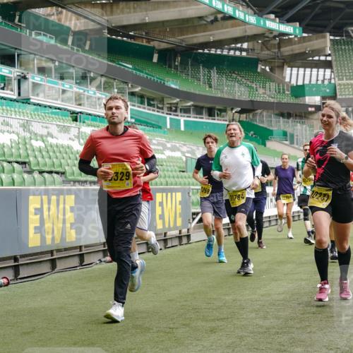 13.09.2026 - 21. swb-Marathon Bremen Michael Burmester http://msf.ph/oto/10443327 13.09.2026 10:28:38 Laufen im Stadion 10142, 10170, 10183, 10189, 10200, 10223, 10267, 10269, 10270, 10293, 10294, 10310, 10316, 10329, 10348, 10381, 10393, 10421, 10426, 10508, 10525, 10537, 10538, 10544, 10566, 10594, 10655, 10709, 10739, 10763, 10770, 10814, 10835, 10840, 10846, 10860, 10876, 10897, 10898, 10910, 10917, 10923, 10966, 10993, 11005, 11007, 11018, 11035, 11058, 11076, 11087, 11092, 11109, 11110, 11111, 11148, 11170 meine-sportfotos.de