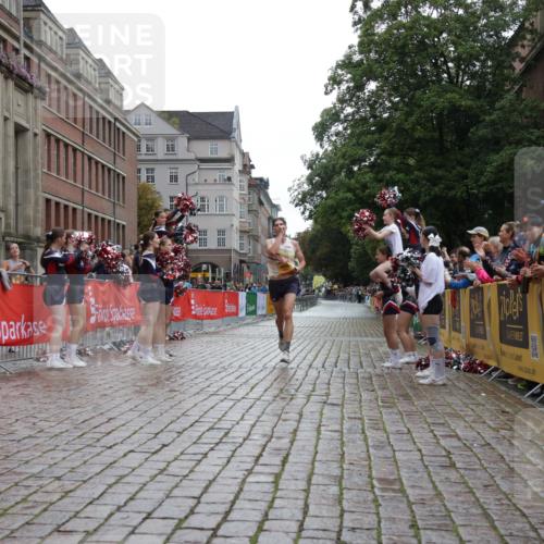 13.09.2026 - Kiel Lauf Yannick Fuchs http://msf.ph/oto/10443334 13.09.2026 12:01:22 Ziel 8803 meine-sportfotos.de