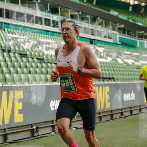 13.09.2026 - 21. swb-Marathon Bremen Michael Burmester http://msf.ph/oto/10443365 13.09.2026 12:44:26 Laufen im Stadion 280, 339, 493, 623, 678, 681, 715, 819, 969, 1264, 1301, 1335, 1372, 1498, 1562, 1696, 1770, 1921, 1937, 1975, 2020, 2098, 2683, 3092, 3251, 3271, 3500, 3584, 3609, 3688, 4096, 4118, 4328, 4739, 4904, 5143, 5199, 5316, 5369, 5601, 5663, 5776, 5996, 6359, 6579, 6973, 7015, 7170, 7206, 7265, 7715, 7841, 7950, 8028, 8689, 8749, 8850, 9137, 9153, 9200, 9233, 9583, 9849, 13063, 13168, 13237, 126, 371, 453, 603, 640, 650, 671, 735, 744, 862, 912, 957, 1136, 1411, 1822 meine-sportfotos.de