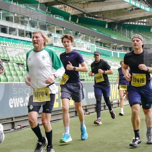 13.09.2026 - 21. swb-Marathon Bremen Michael Burmester http://msf.ph/oto/10443472 13.09.2026 10:28:41 Laufen im Stadion 10142, 10170, 10183, 10189, 10200, 10223, 10267, 10269, 10270, 10293, 10294, 10310, 10316, 10329, 10348, 10381, 10393, 10421, 10426, 10508, 10525, 10537, 10538, 10544, 10566, 10594, 10655, 10709, 10739, 10763, 10770, 10814, 10835, 10840, 10846, 10860, 10876, 10897, 10898, 10910, 10917, 10923, 10966, 10993, 11005, 11007, 11018, 11035, 11058, 11076, 11087, 11092, 11109, 11111, 11148, 11170 meine-sportfotos.de