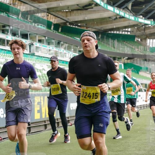 13.09.2026 - 21. swb-Marathon Bremen Michael Burmester http://msf.ph/oto/10443509 13.09.2026 10:28:41 Laufen im Stadion 10142, 10170, 10183, 10189, 10200, 10223, 10267, 10269, 10270, 10293, 10294, 10310, 10316, 10329, 10348, 10381, 10393, 10421, 10426, 10508, 10525, 10537, 10538, 10544, 10566, 10594, 10655, 10709, 10739, 10763, 10770, 10814, 10835, 10840, 10846, 10860, 10876, 10897, 10898, 10910, 10917, 10923, 10966, 10993, 11005, 11007, 11018, 11035, 11058, 11076, 11087, 11092, 11109, 11111, 11148, 11170 meine-sportfotos.de