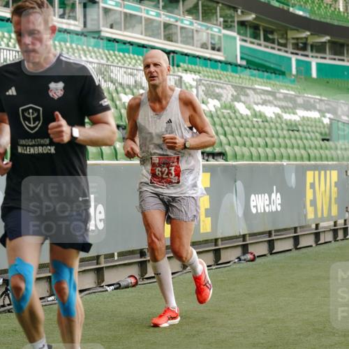 13.09.2026 - 21. swb-Marathon Bremen Michael Burmester http://msf.ph/oto/10444403 13.09.2026 12:45:16 Laufen im Stadion 195, 280, 339, 474, 493, 508, 623, 678, 681, 715, 788, 969, 1017, 1241, 1264, 1277, 1301, 1335, 1372, 1498, 1696, 1770, 1863, 1937, 1975, 2020, 2084, 2098, 2297, 2889, 3092, 3271, 3609, 4110, 4118, 4157, 4328, 4739, 4904, 5092, 5369, 5719, 5996, 6918, 6973, 7015, 7206, 7265, 7336, 7478, 7715, 8028, 8054, 8096, 8319, 8325, 8331, 8756, 8936, 9070, 9129, 9137, 9273, 9306, 9583, 9642, 13063, 13168, 13237, 371, 439, 603, 640, 650, 735, 744, 957, 1411, 1667, 1822, 1850 meine-sportfotos.de