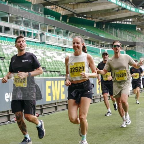 13.09.2026 - 21. swb-Marathon Bremen Michael Burmester http://msf.ph/oto/10444415 13.09.2026 10:28:55 Laufen im Stadion 10162, 10170, 10183, 10189, 10200, 10218, 10223, 10253, 10267, 10270, 10293, 10294, 10316, 10329, 10334, 10348, 10381, 10393, 10421, 10426, 10508, 10525, 10537, 10538, 10544, 10594, 10655, 10709, 10739, 10763, 10770, 10814, 10825, 10835, 10840, 10846, 10860, 10876, 10910, 10917, 10923, 10966, 10993, 11005, 11007, 11018, 11035, 11058, 11076, 11087, 11092, 11109, 11111, 11170 meine-sportfotos.de