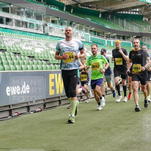 13.09.2026 - 21. swb-Marathon Bremen Michael Burmester http://msf.ph/oto/10444727 13.09.2026 10:29:00 Laufen im Stadion 10162, 10170, 10183, 10189, 10200, 10218, 10223, 10253, 10267, 10270, 10293, 10294, 10316, 10329, 10334, 10348, 10381, 10393, 10421, 10426, 10467, 10508, 10525, 10537, 10538, 10544, 10585, 10594, 10655, 10709, 10739, 10763, 10770, 10814, 10825, 10835, 10840, 10846, 10860, 10876, 10910, 10917, 10923, 10966, 10993, 11005, 11007, 11018, 11035, 11058, 11076, 11087, 11092, 11109, 11111, 11170 meine-sportfotos.de