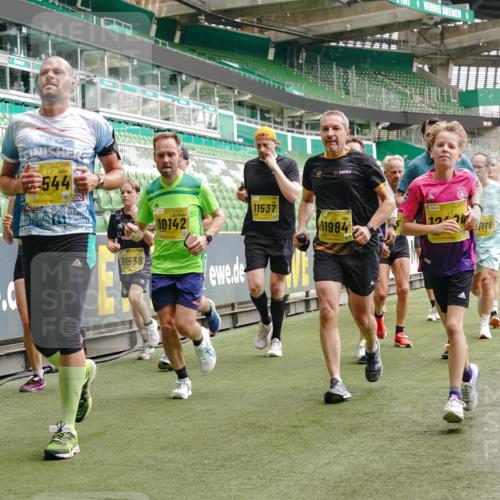 13.09.2026 - 21. swb-Marathon Bremen Michael Burmester http://msf.ph/oto/10444794 13.09.2026 10:29:01 Laufen im Stadion 10162, 10170, 10183, 10189, 10200, 10218, 10223, 10253, 10267, 10270, 10293, 10294, 10316, 10329, 10334, 10348, 10381, 10393, 10421, 10426, 10467, 10508, 10525, 10537, 10538, 10544, 10585, 10594, 10655, 10709, 10734, 10739, 10761, 10763, 10770, 10814, 10825, 10835, 10840, 10846, 10860, 10876, 10910, 10917, 10923, 10966, 10993, 11005, 11007, 11018, 11035, 11058, 11076, 11087, 11092, 11109, 11111, 11170 meine-sportfotos.de