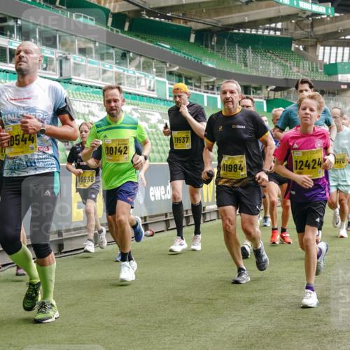 13.09.2026 - 21. swb-Marathon Bremen Michael Burmester http://msf.ph/oto/10444818 13.09.2026 10:29:01 Laufen im Stadion 10162, 10170, 10183, 10189, 10200, 10218, 10223, 10253, 10267, 10270, 10293, 10294, 10316, 10329, 10334, 10348, 10381, 10393, 10421, 10426, 10467, 10508, 10525, 10537, 10538, 10544, 10585, 10594, 10655, 10709, 10734, 10739, 10761, 10763, 10770, 10814, 10825, 10835, 10840, 10846, 10860, 10876, 10910, 10917, 10923, 10966, 10993, 11005, 11007, 11018, 11035, 11058, 11076, 11087, 11092, 11109, 11111, 11170 meine-sportfotos.de