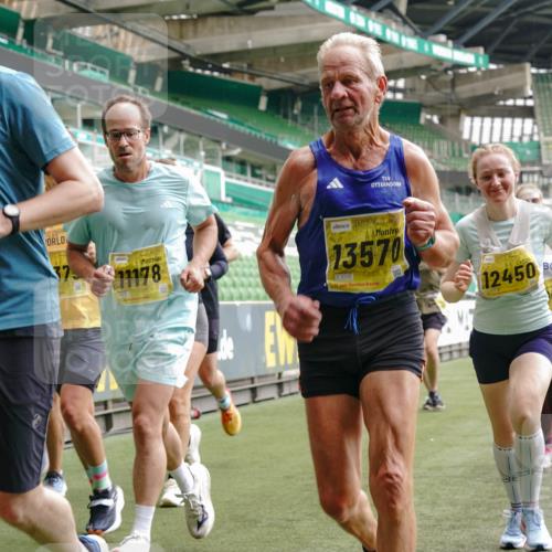 13.09.2026 - 21. swb-Marathon Bremen Michael Burmester http://msf.ph/oto/10444963 13.09.2026 10:29:04 Laufen im Stadion 10162, 10170, 10183, 10189, 10200, 10218, 10223, 10253, 10267, 10270, 10293, 10294, 10316, 10329, 10334, 10348, 10381, 10393, 10421, 10426, 10467, 10508, 10525, 10537, 10538, 10544, 10585, 10594, 10655, 10709, 10734, 10739, 10761, 10763, 10770, 10814, 10825, 10827, 10835, 10840, 10846, 10876, 10910, 10917, 10923, 10966, 10993, 11005, 11007, 11018, 11035, 11058, 11076, 11087, 11092, 11109, 11111, 11170 meine-sportfotos.de