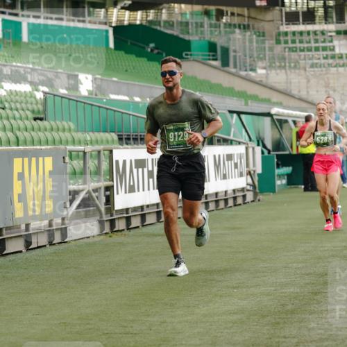 13.09.2026 - 21. swb-Marathon Bremen Michael Burmester http://msf.ph/oto/10445026 13.09.2026 12:45:40 Laufen im Stadion 195, 280, 339, 474, 493, 508, 567, 681, 697, 715, 788, 1017, 1034, 1181, 1241, 1264, 1277, 1301, 1335, 1696, 1863, 1937, 1975, 2020, 2084, 2087, 2297, 2889, 3092, 3271, 3609, 4110, 4118, 4157, 4328, 5092, 5238, 5283, 5674, 5719, 5996, 6918, 6973, 7206, 7265, 7336, 7478, 7715, 8028, 8054, 8096, 8319, 8325, 8331, 8670, 8701, 8756, 8936, 9070, 9129, 9137, 9273, 9306, 9495, 9583, 9642, 13063, 13168, 13237, 439, 957, 1411, 1667, 1822, 1850 meine-sportfotos.de