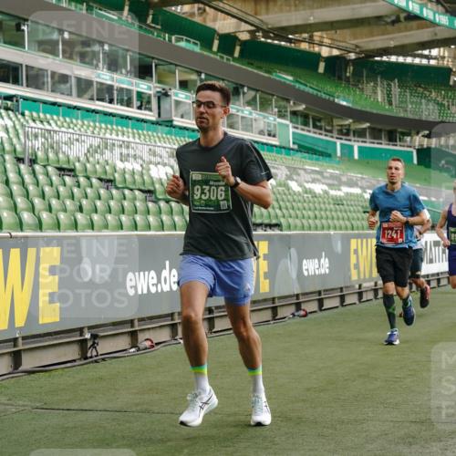 13.09.2026 - 21. swb-Marathon Bremen Michael Burmester http://msf.ph/oto/10445599 13.09.2026 12:46:01 Laufen im Stadion 195, 280, 339, 474, 508, 538, 567, 604, 697, 715, 788, 1017, 1034, 1181, 1241, 1264, 1277, 1301, 1863, 1937, 1975, 2020, 2021, 2084, 2087, 2297, 2809, 2889, 3092, 3196, 3271, 3609, 4110, 4157, 4236, 4777, 5024, 5092, 5238, 5283, 5674, 5719, 5996, 6815, 6918, 7206, 7336, 7478, 7715, 8054, 8096, 8319, 8325, 8331, 8670, 8701, 8756, 8936, 8983, 9070, 9129, 9273, 9306, 9495, 9544, 9583, 9642, 9813, 13034, 13168, 439, 1411, 1667, 1822, 1850 meine-sportfotos.de