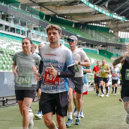 13.09.2026 - 21. swb-Marathon Bremen Michael Burmester http://msf.ph/oto/10445744 13.09.2026 13:08:04 Laufen im Stadion 132, 156, 310, 372, 489, 551, 607, 682, 716, 800, 808, 809, 831, 834, 846, 884, 911, 922, 1025, 1083, 1124, 1173, 1189, 1210, 1285, 1289, 1322, 1364, 1369, 1387, 1395, 1532, 1545, 1559, 1600, 1688, 1831, 1841, 1854, 1871, 1899, 1926, 1938, 2003, 2041, 2070, 2090, 2215, 2219, 2229, 2283, 2318, 2366, 2380, 2405, 2440, 2467, 2492, 2565, 2611, 2635, 2699, 2707, 2721, 2727, 2731, 2755, 2782, 2802, 2818, 2823, 2831, 2841, 2866, 2897, 2911, 2930, 2949, 2960 meine-sportfotos.de
