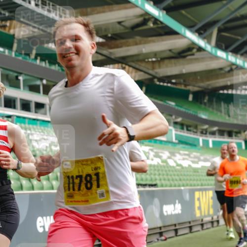 13.09.2026 - 21. swb-Marathon Bremen Michael Burmester http://msf.ph/oto/10445759 13.09.2026 10:29:18 Laufen im Stadion 10162, 10170, 10183, 10189, 10200, 10218, 10233, 10253, 10267, 10270, 10293, 10294, 10316, 10329, 10334, 10348, 10381, 10392, 10393, 10421, 10426, 10452, 10467, 10508, 10525, 10537, 10538, 10544, 10585, 10594, 10655, 10709, 10734, 10739, 10761, 10763, 10764, 10770, 10814, 10825, 10827, 10835, 10840, 10876, 10887, 10906, 10910, 10917, 10923, 10966, 10993, 11005, 11007, 11018, 11035, 11058, 11087, 11092, 11109, 11170 meine-sportfotos.de