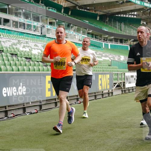13.09.2026 - 21. swb-Marathon Bremen Michael Burmester http://msf.ph/oto/10445813 13.09.2026 10:29:20 Laufen im Stadion 10162, 10170, 10183, 10189, 10193, 10200, 10218, 10233, 10253, 10267, 10270, 10293, 10294, 10316, 10329, 10334, 10348, 10381, 10392, 10421, 10426, 10452, 10467, 10508, 10525, 10537, 10538, 10544, 10585, 10594, 10652, 10655, 10709, 10734, 10739, 10761, 10763, 10764, 10770, 10808, 10814, 10825, 10827, 10835, 10840, 10876, 10887, 10906, 10910, 10917, 10923, 10966, 10993, 11005, 11007, 11018, 11035, 11058, 11087, 11092, 11109, 11170 meine-sportfotos.de