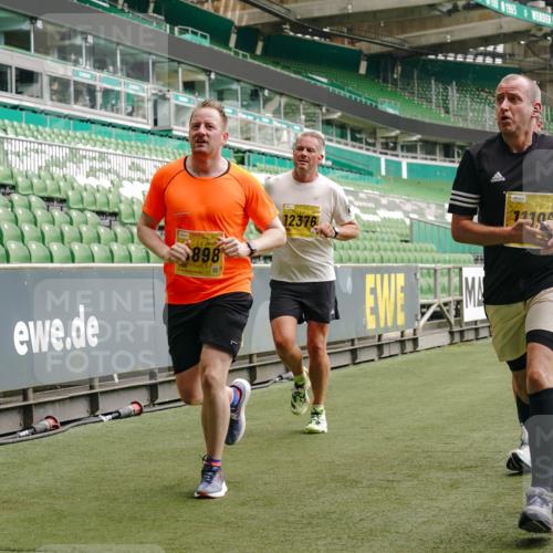13.09.2026 - 21. swb-Marathon Bremen Michael Burmester http://msf.ph/oto/10445835 13.09.2026 10:29:20 Laufen im Stadion 10162, 10170, 10183, 10189, 10193, 10200, 10218, 10233, 10253, 10267, 10270, 10293, 10294, 10316, 10329, 10334, 10348, 10381, 10392, 10421, 10426, 10452, 10467, 10508, 10525, 10537, 10538, 10544, 10585, 10594, 10652, 10655, 10709, 10734, 10739, 10761, 10763, 10764, 10770, 10808, 10814, 10825, 10827, 10835, 10840, 10876, 10887, 10906, 10910, 10917, 10923, 10966, 10993, 11005, 11007, 11018, 11035, 11058, 11087, 11092, 11109, 11170 meine-sportfotos.de